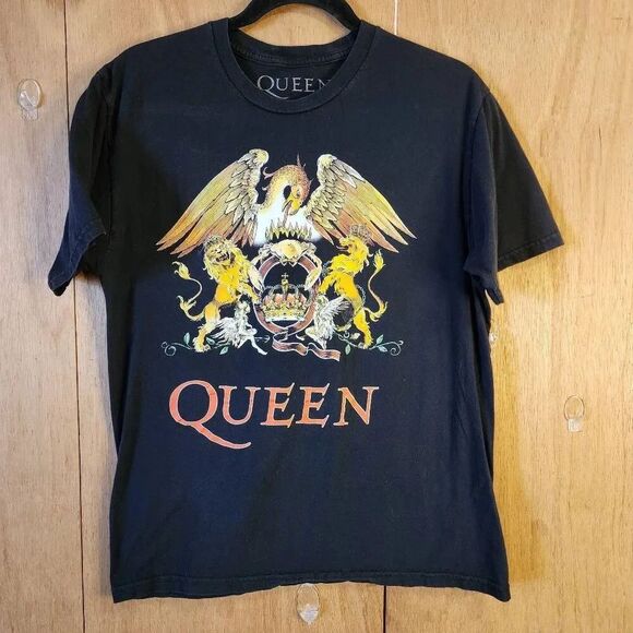 Queen Other - Queen Black Graphic Tshirt Size Medium